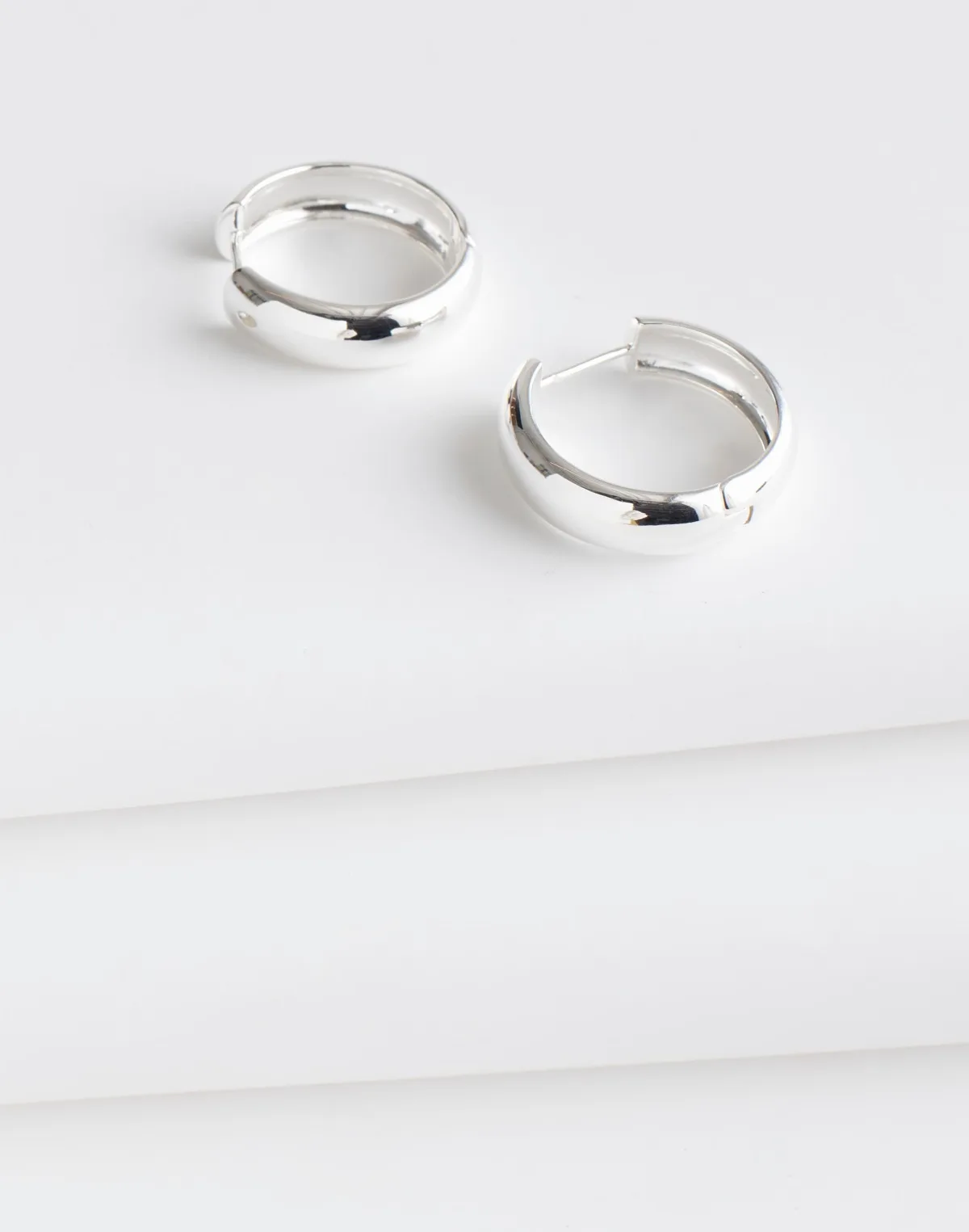 Demi-Fine Chunky Medium Hoop Earrings