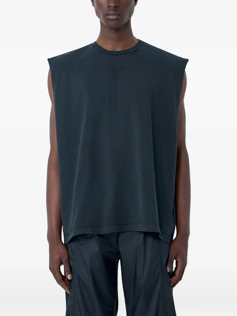 sleeveless crew neck top -