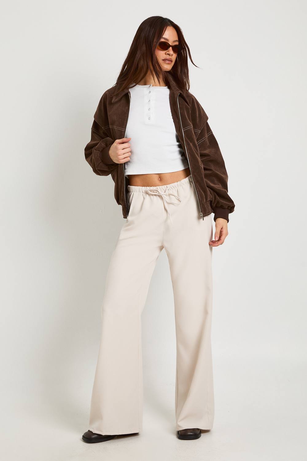 Woven Elasticated Waist Straight Leg Trousers by boohoo