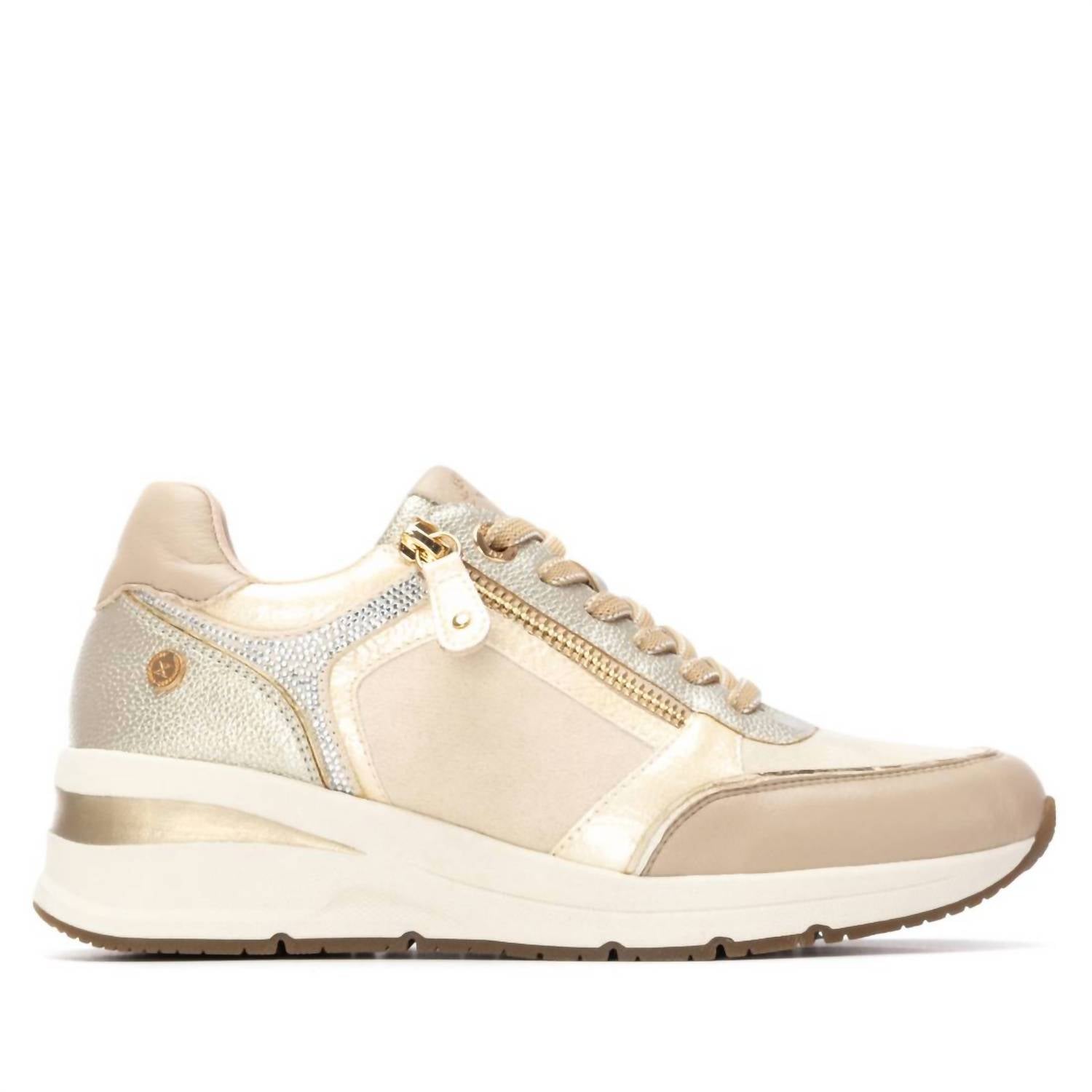 144223 Round Toe Sneakers