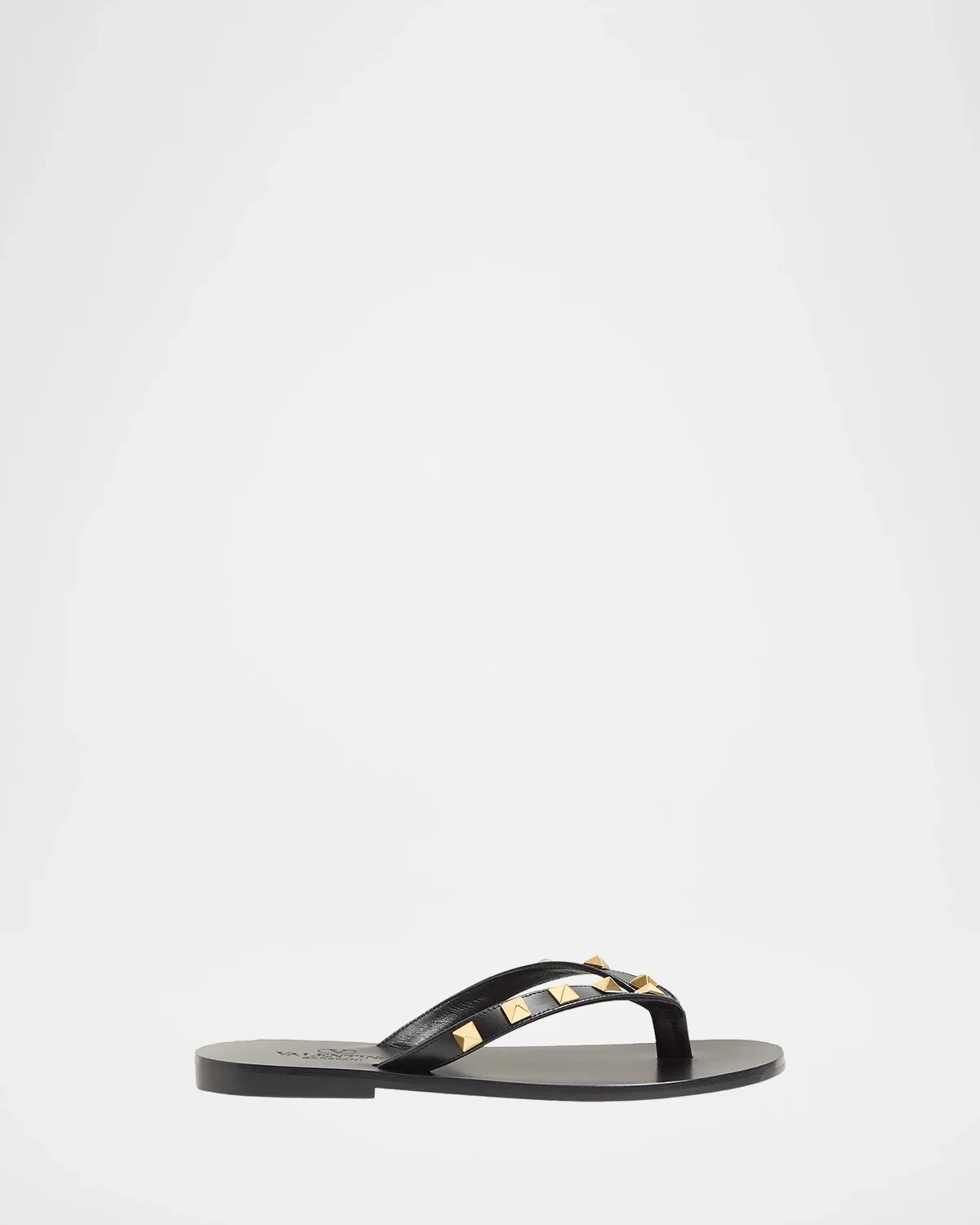 Rockstud Leather Flat Thong Sandals by Valentino Garavani