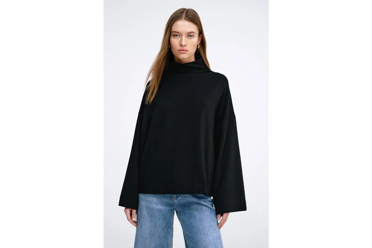 Amanda Sweatshirt by Marcella