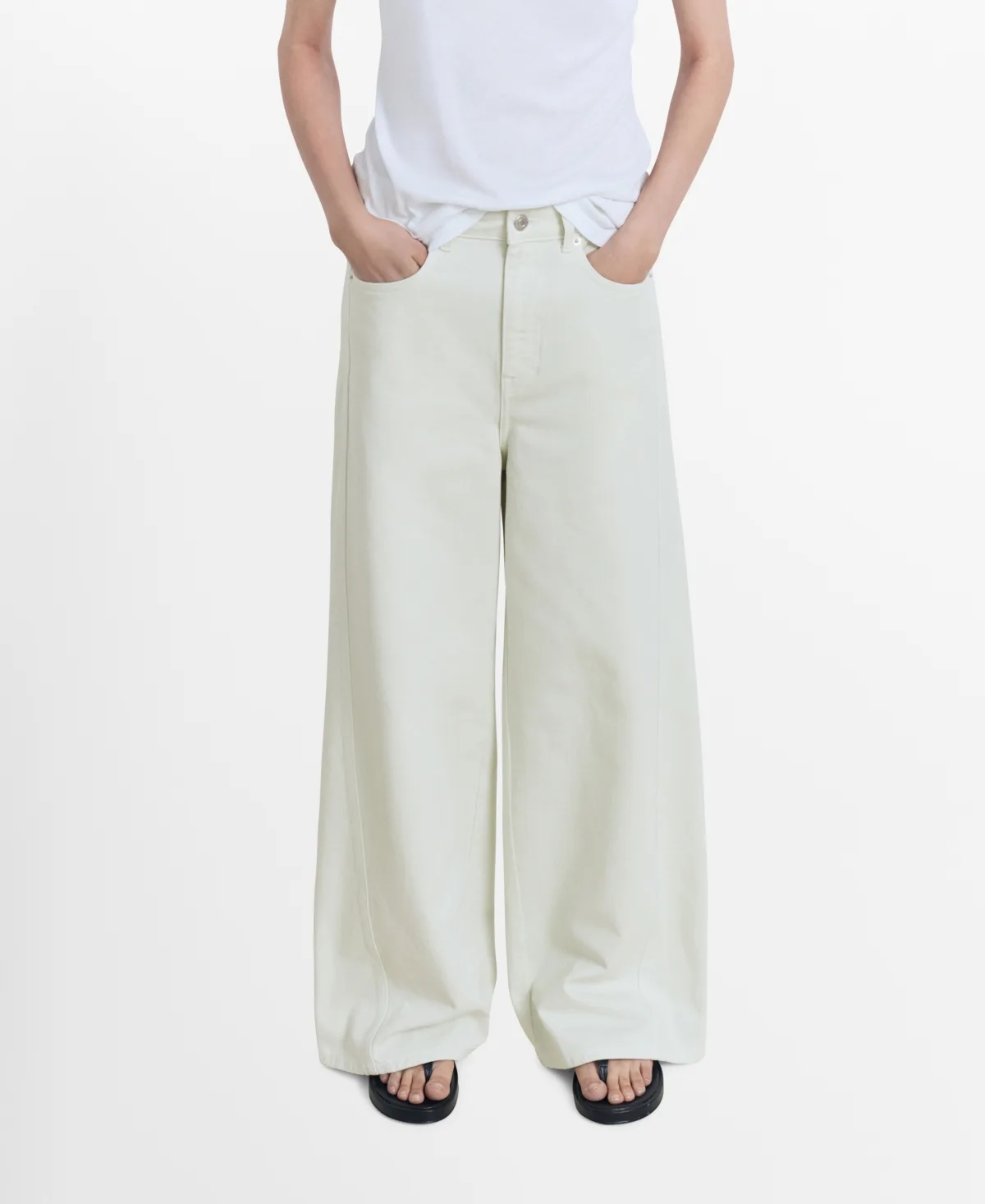 Wide Leg Mid-Rise Jeans
