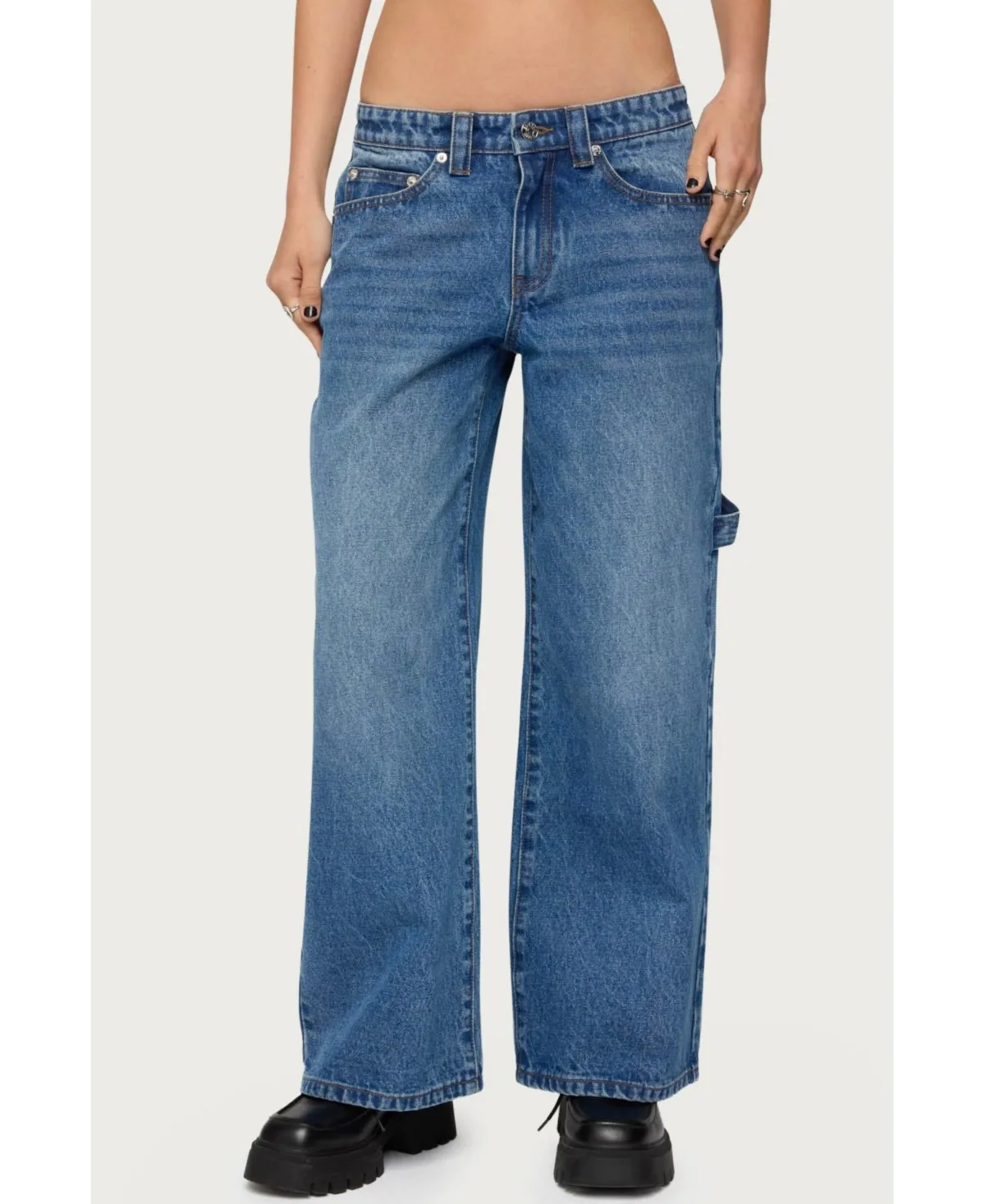 Carpenter Low Rise Jeans by Edikted
