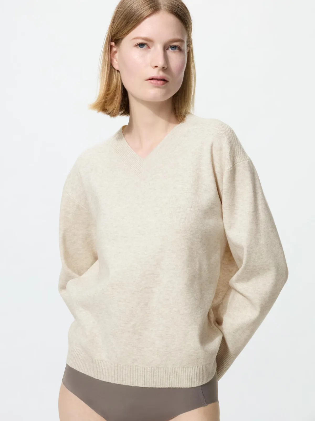 Washable Knit V-Neck Sweater Smooth by UNIQLO