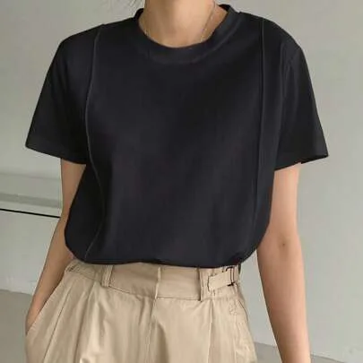 Solid Seam Detail Tee by DAZY