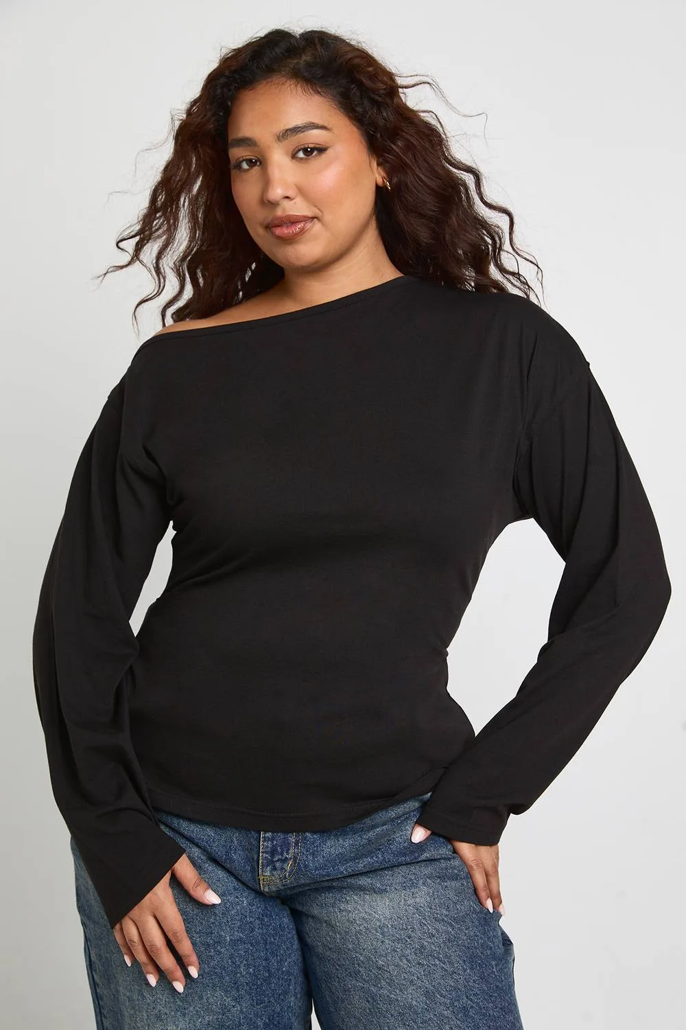 Off-The Shoulder Ruched Split Hem Top by boohoo
