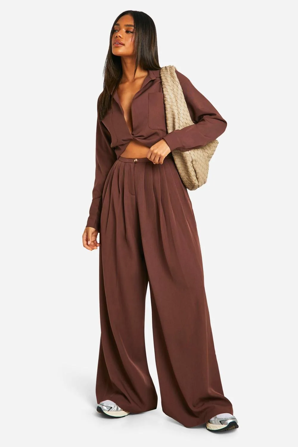 Woven Low Rise Extreme Wide Leg Pleated Trouser by boohoo