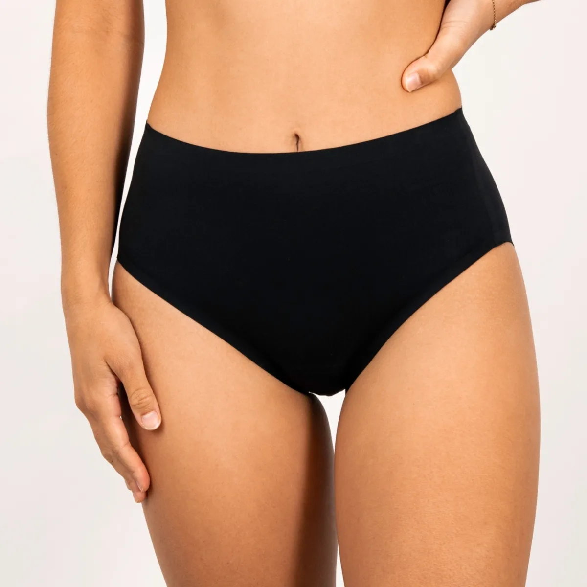 Leak Proof Seamless High Waist Period Underwear by Saalt