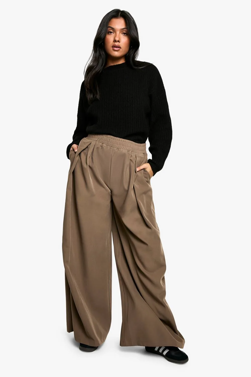 Maternity Elasticated Waist Woven Relaxed Pleat Wide Leg Trouser by boohoo