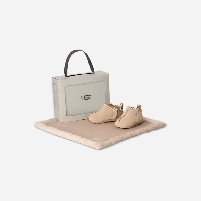 Tasman and Lovey by UGG