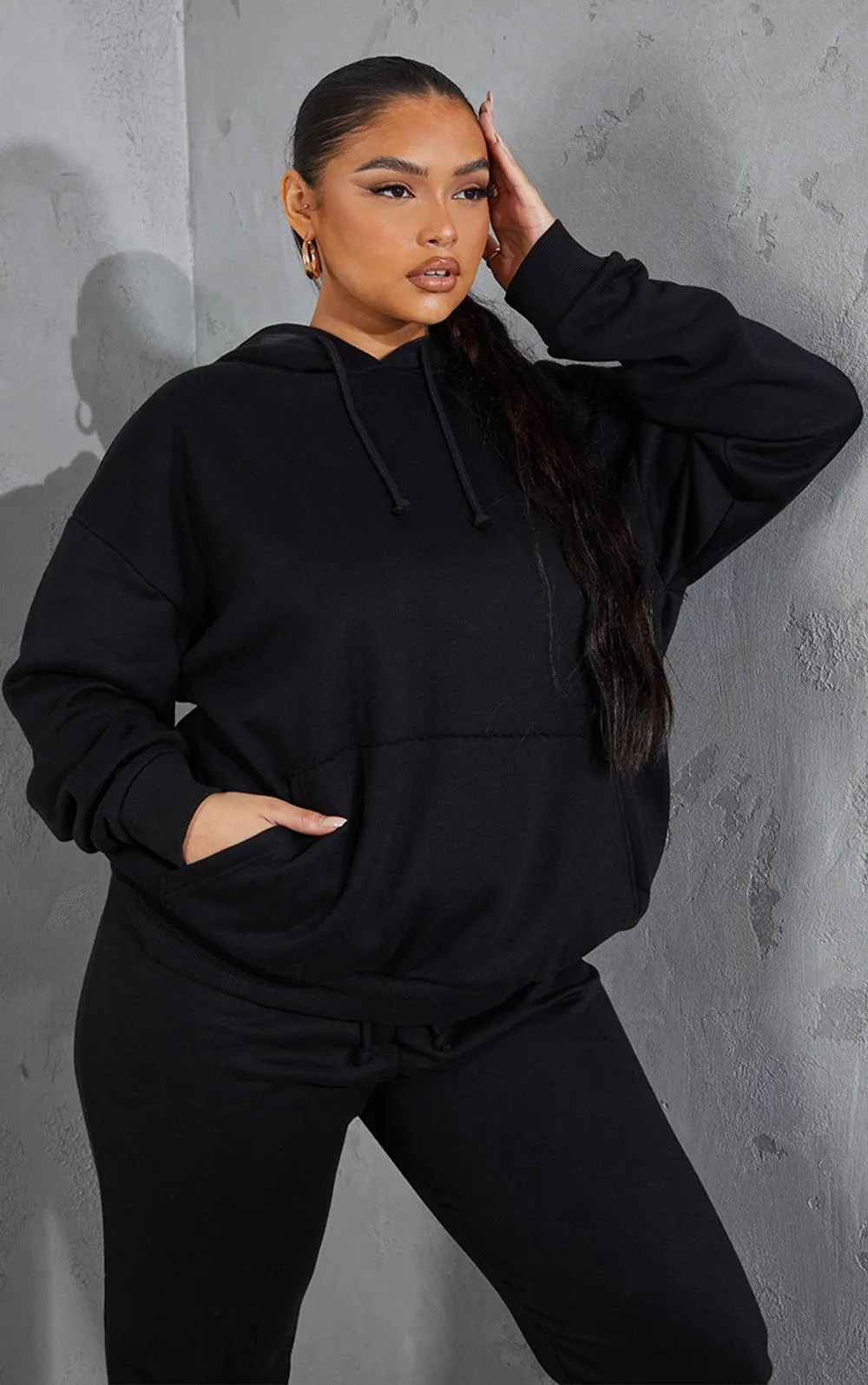 Basic Hoodie by PrettyLittleThing