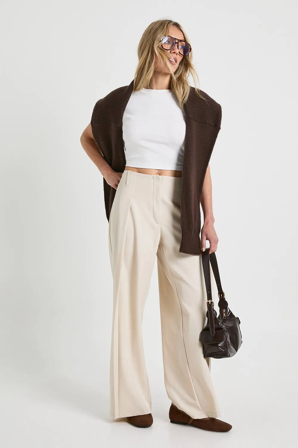Woven Pleated Wide Leg Trouser by boohoo
