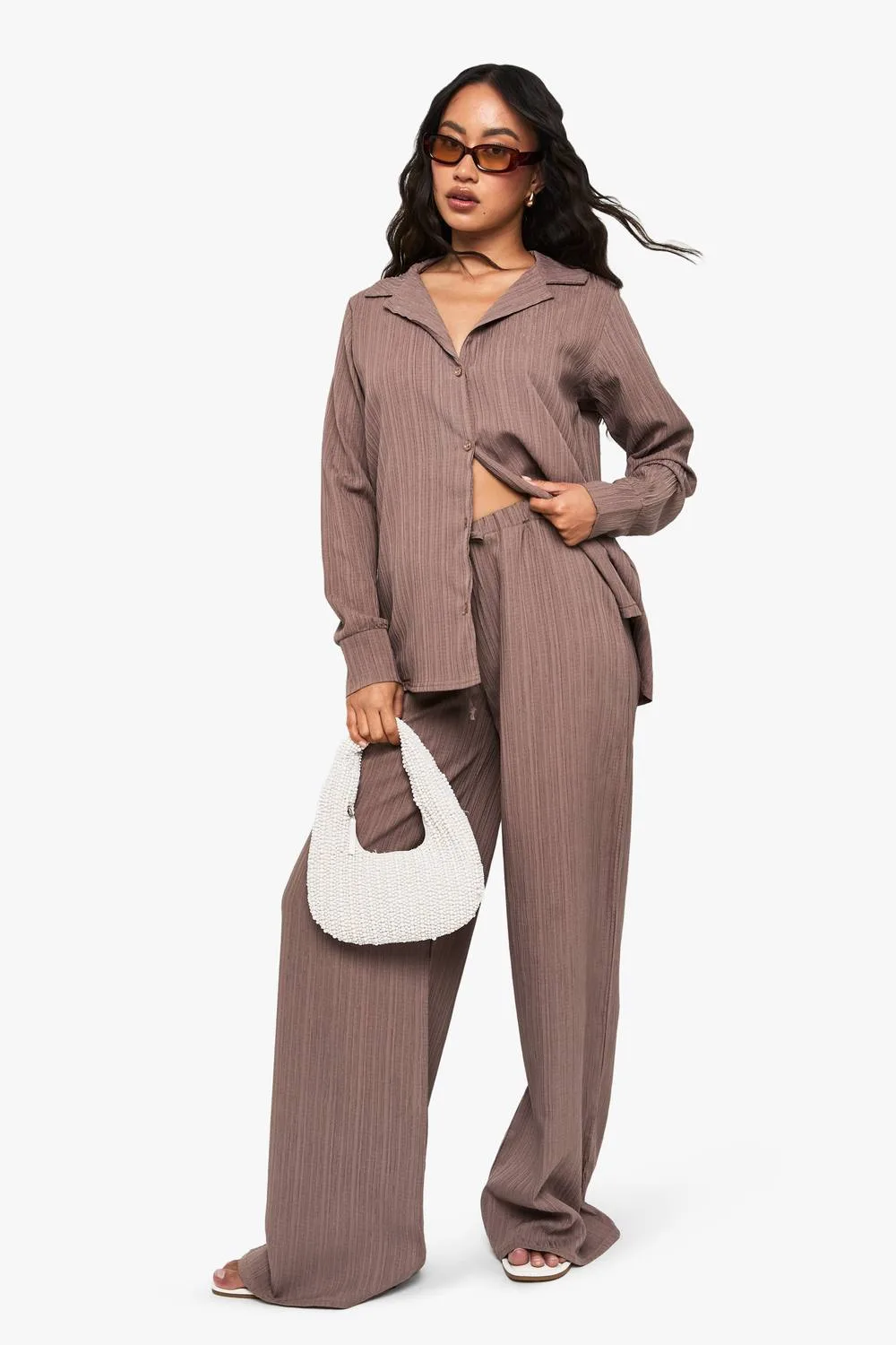 Crinkle Low Rise Straight Leg Trouser - Woven by boohoo