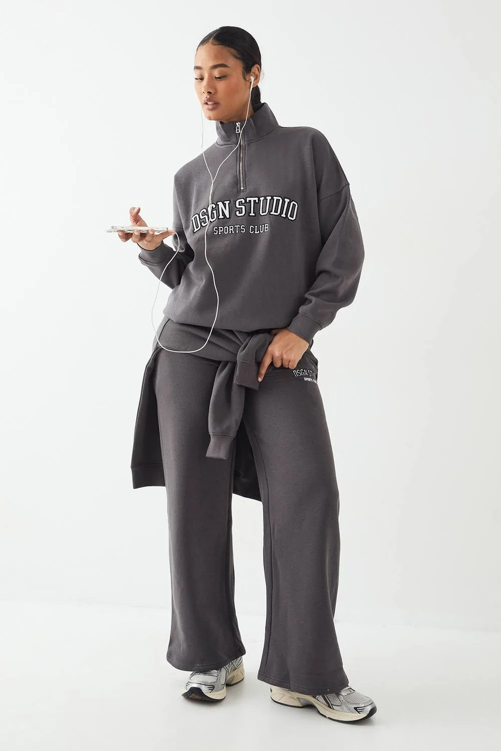 Tall Applique Straight Leg Jogger Pants - Knitted by DSGN Studio