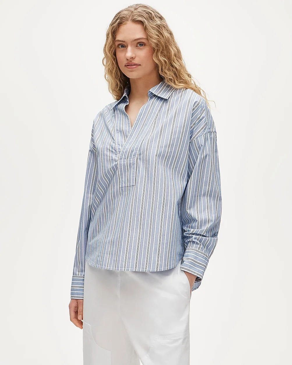 V-Neck Popover Shirt in Striped Cotton Poplin