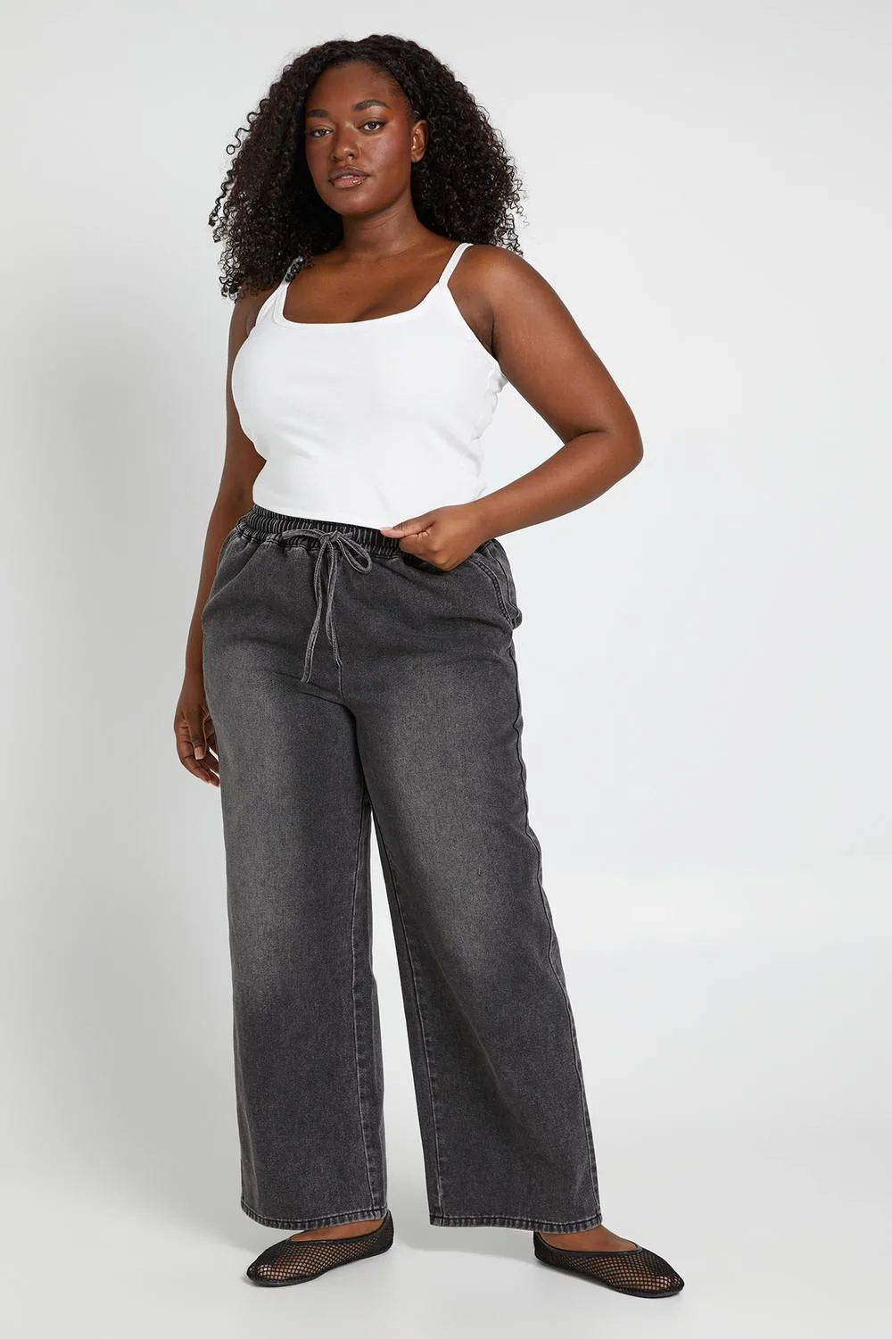 Elasticated Straight Leg Jean by boohoo