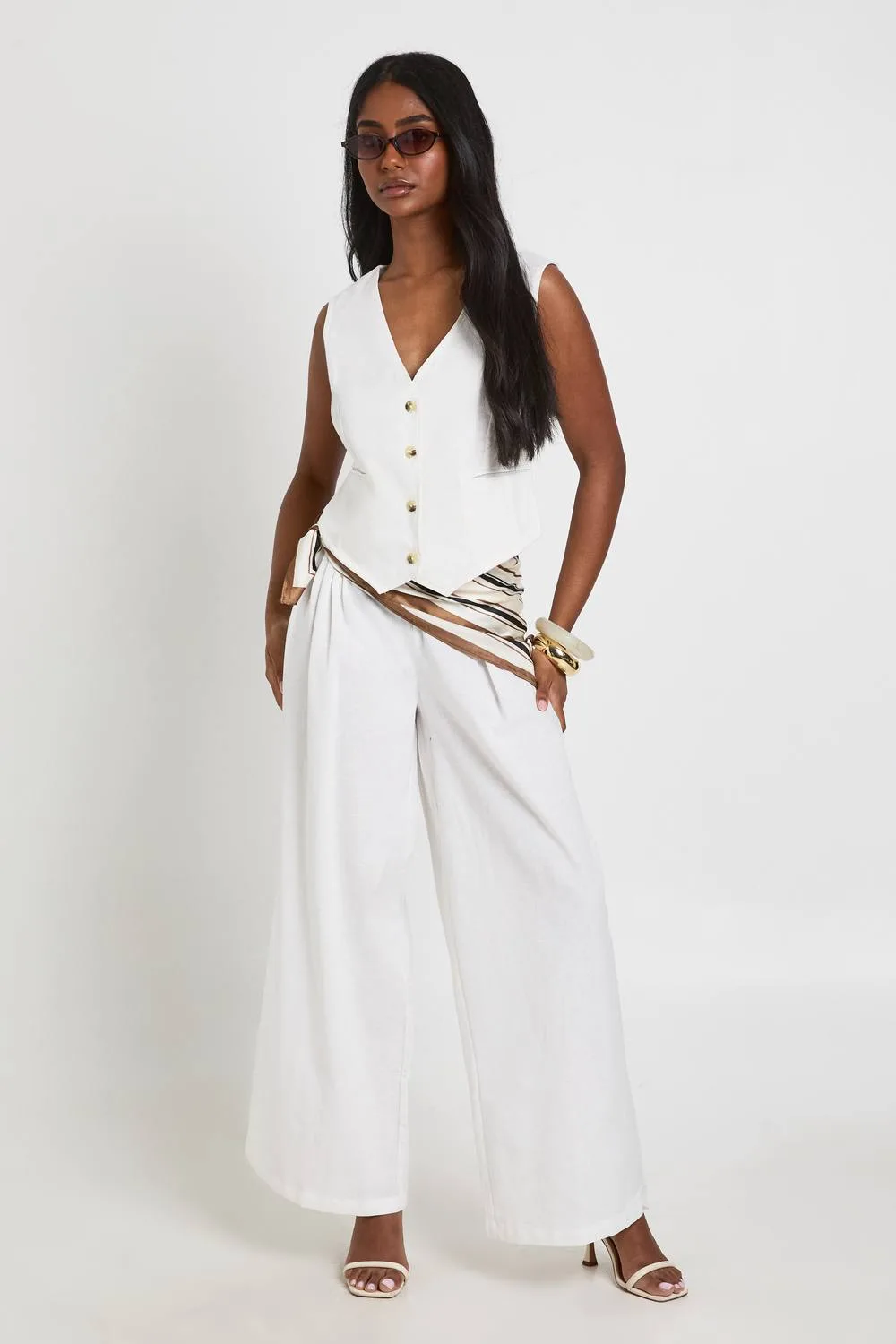 Linen Look Pleated Wide Leg Trousers by boohoo