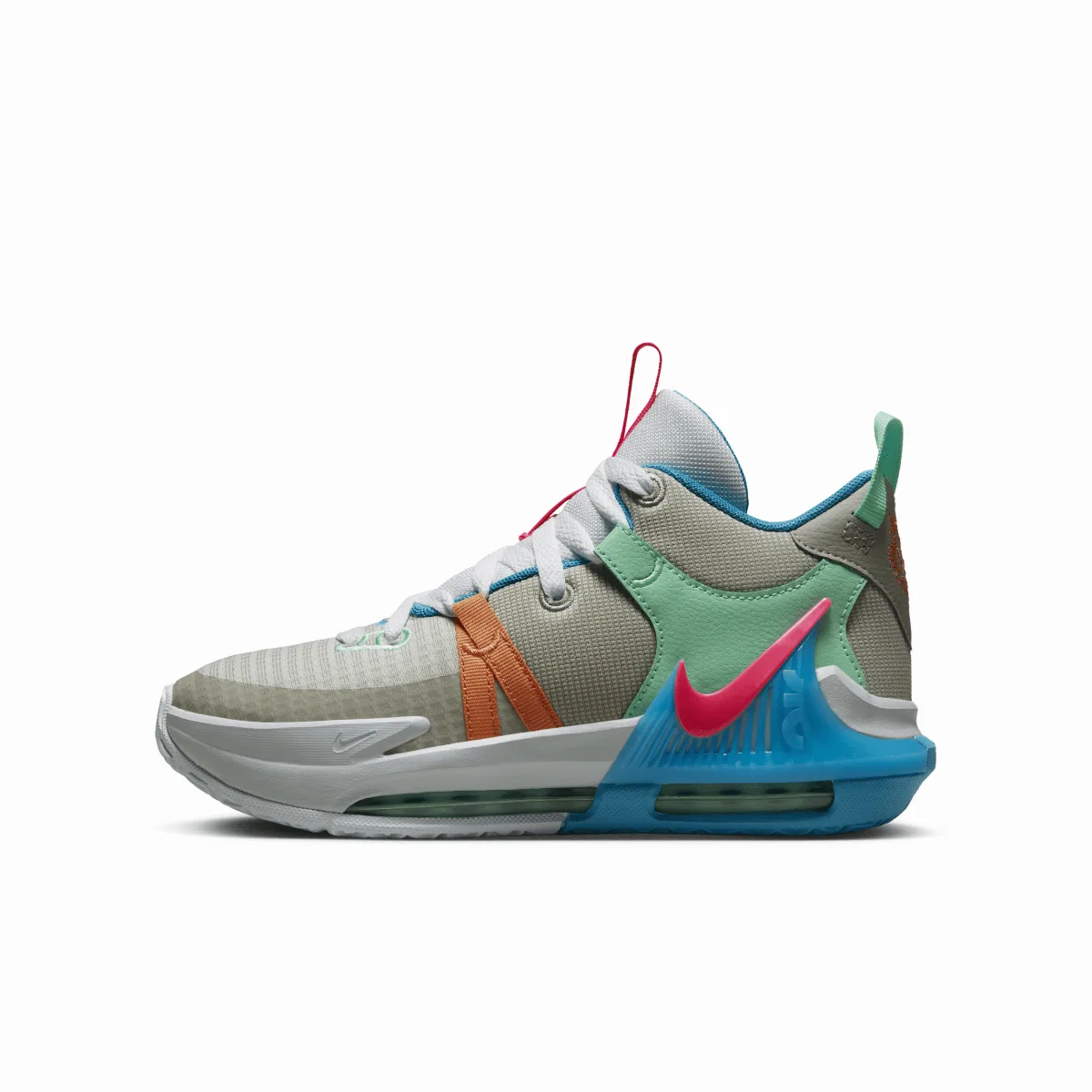 LeBron Witness 7 Basketball Shoes by Nike