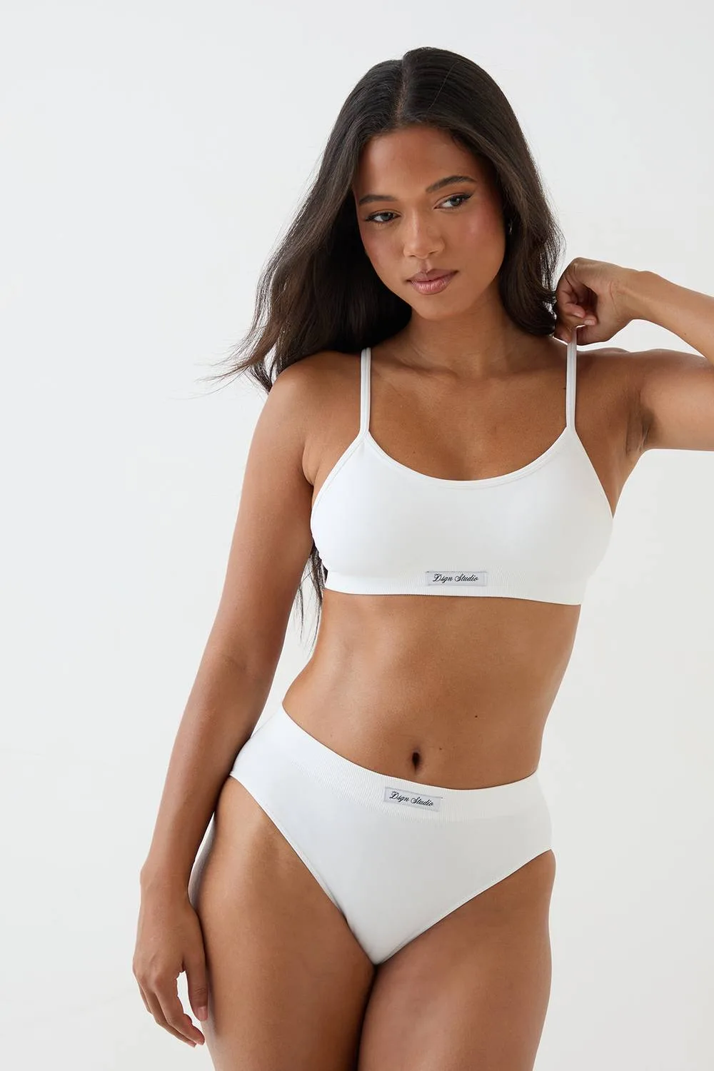 Seamless Scoop Neck Bralette & Knicker Lingerie Set - Knitted by DSGN Studio