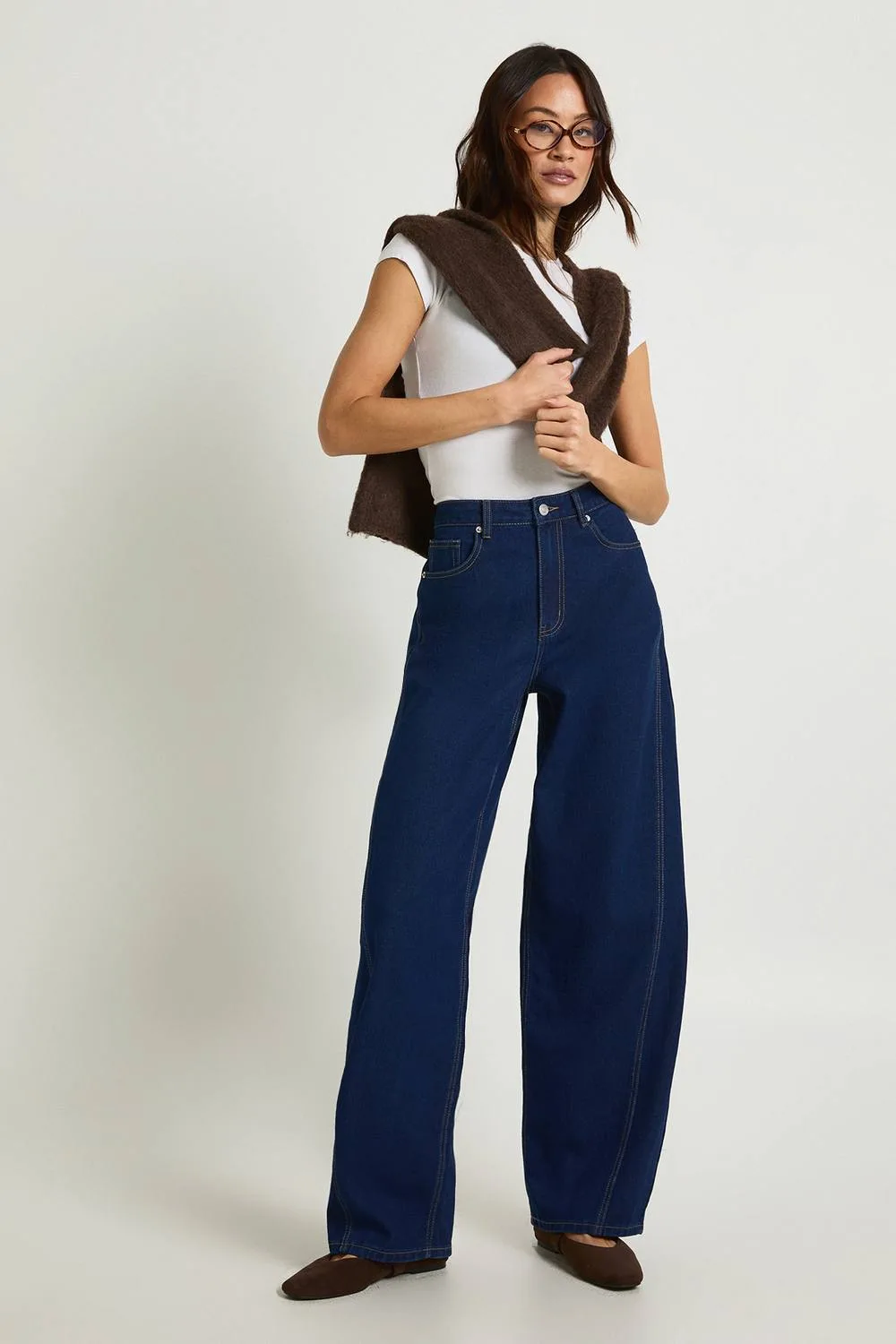 Mid Waist Twisted Seam Barrel Leg Jean - Denim/Cotton/Elastane by boohoo
