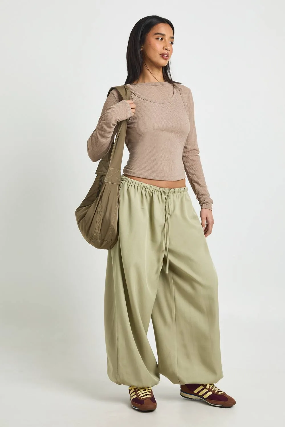 Woven Crepe Balloon Trouser by boohoo