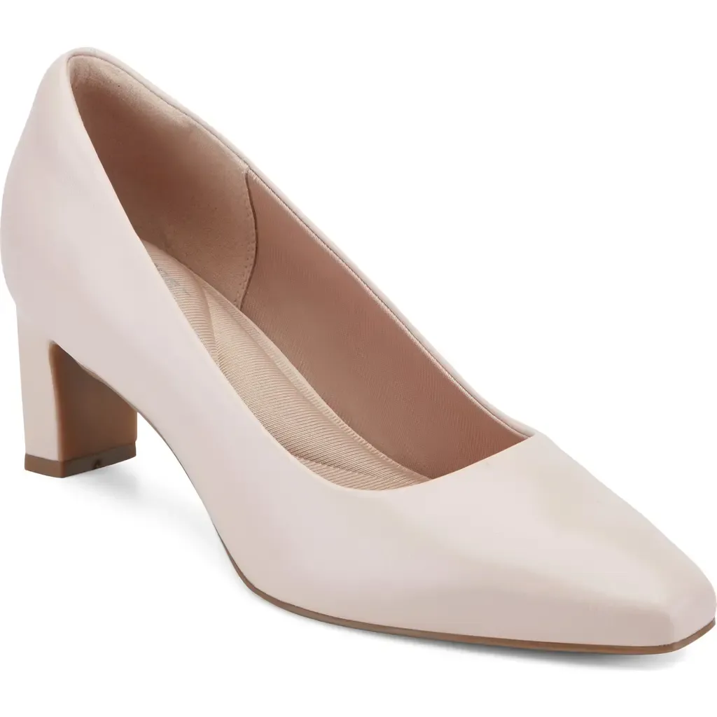 Merida Almond Toe Pump