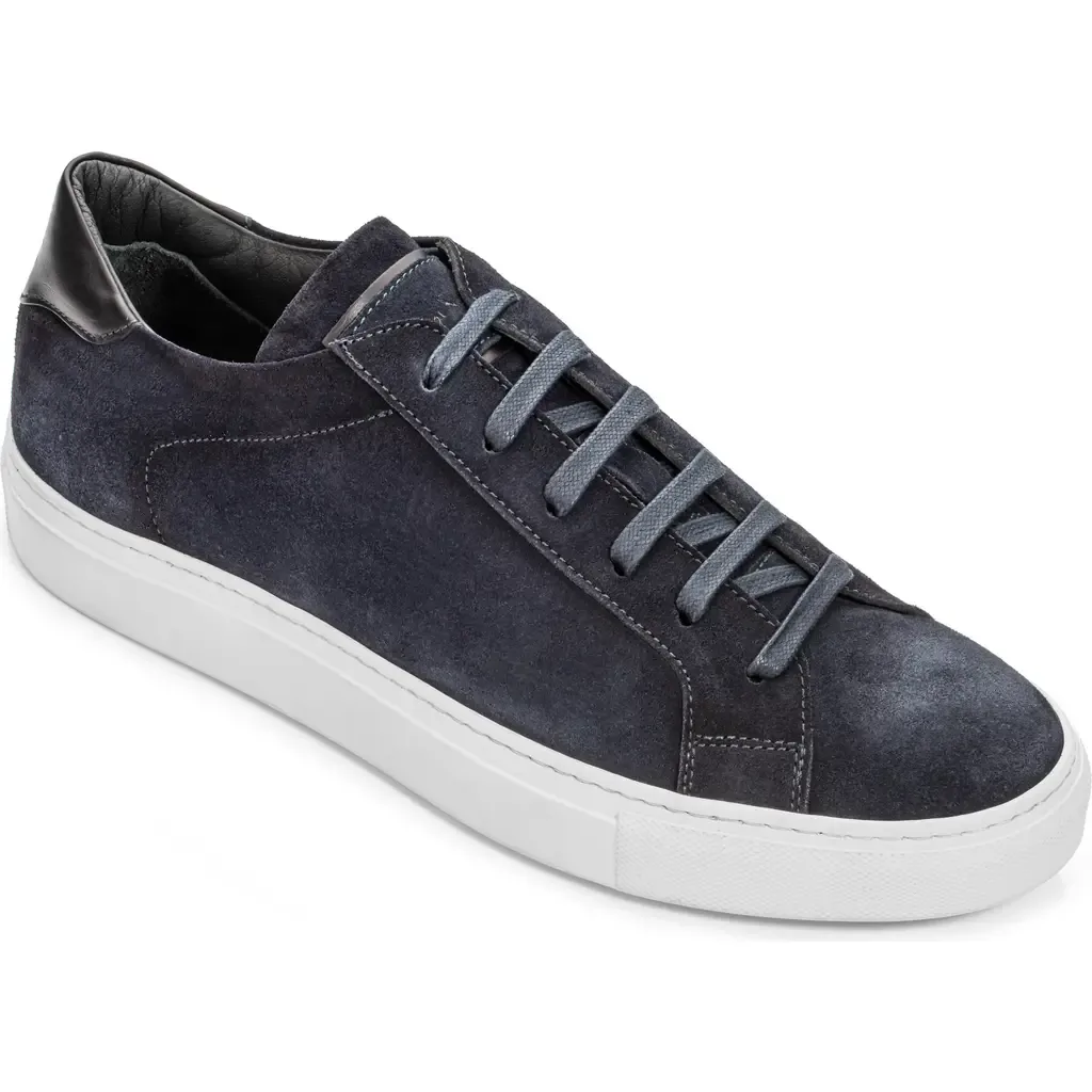 Derrick Sneaker