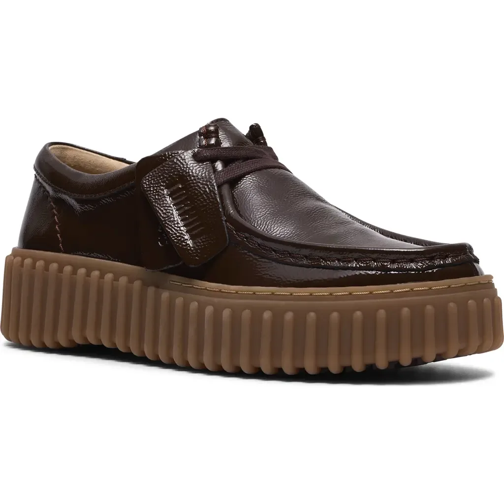 Torhill Bee Chukka Sneaker by Clarks(r)
