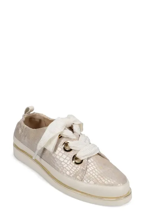 Quenda Metallic Sneaker by VANELi