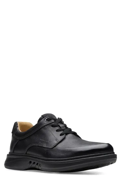 Un Briley Lace Oxford in Black Leather by Clarks(r)