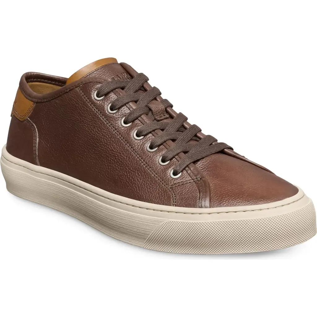 Jones Low Top Sneaker