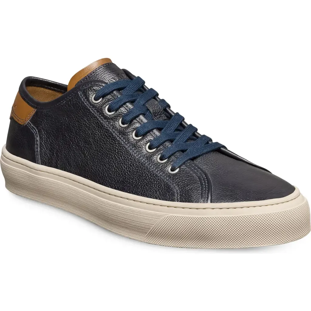 Jones Low Top Sneaker