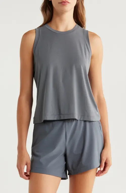 Elevate Lightweight Tank by Free Fly