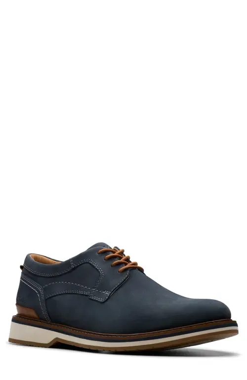 Monahan Plain Toe Oxford in Leather by Clarks(r)