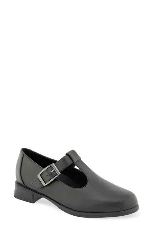 Carmen Leather Pump by Munro
