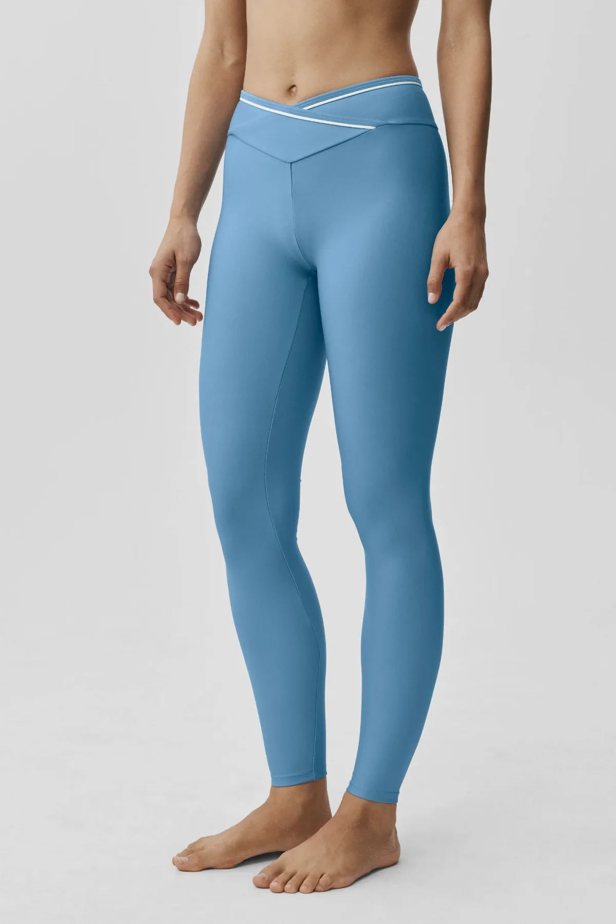 Airlift High-Waist Trifecta Legging by ALO
