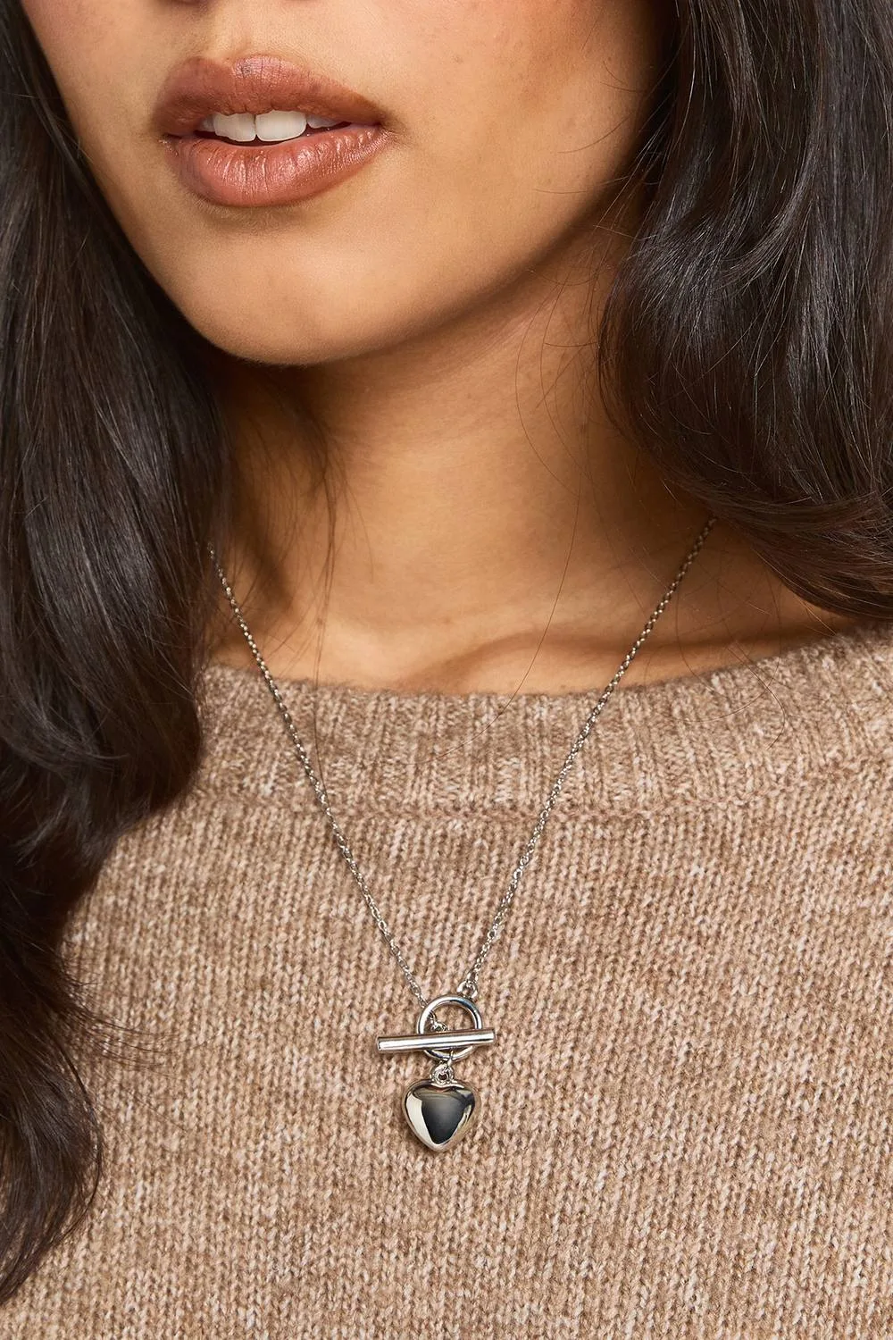 T-Bar Heart Pendant Necklace by boohoo