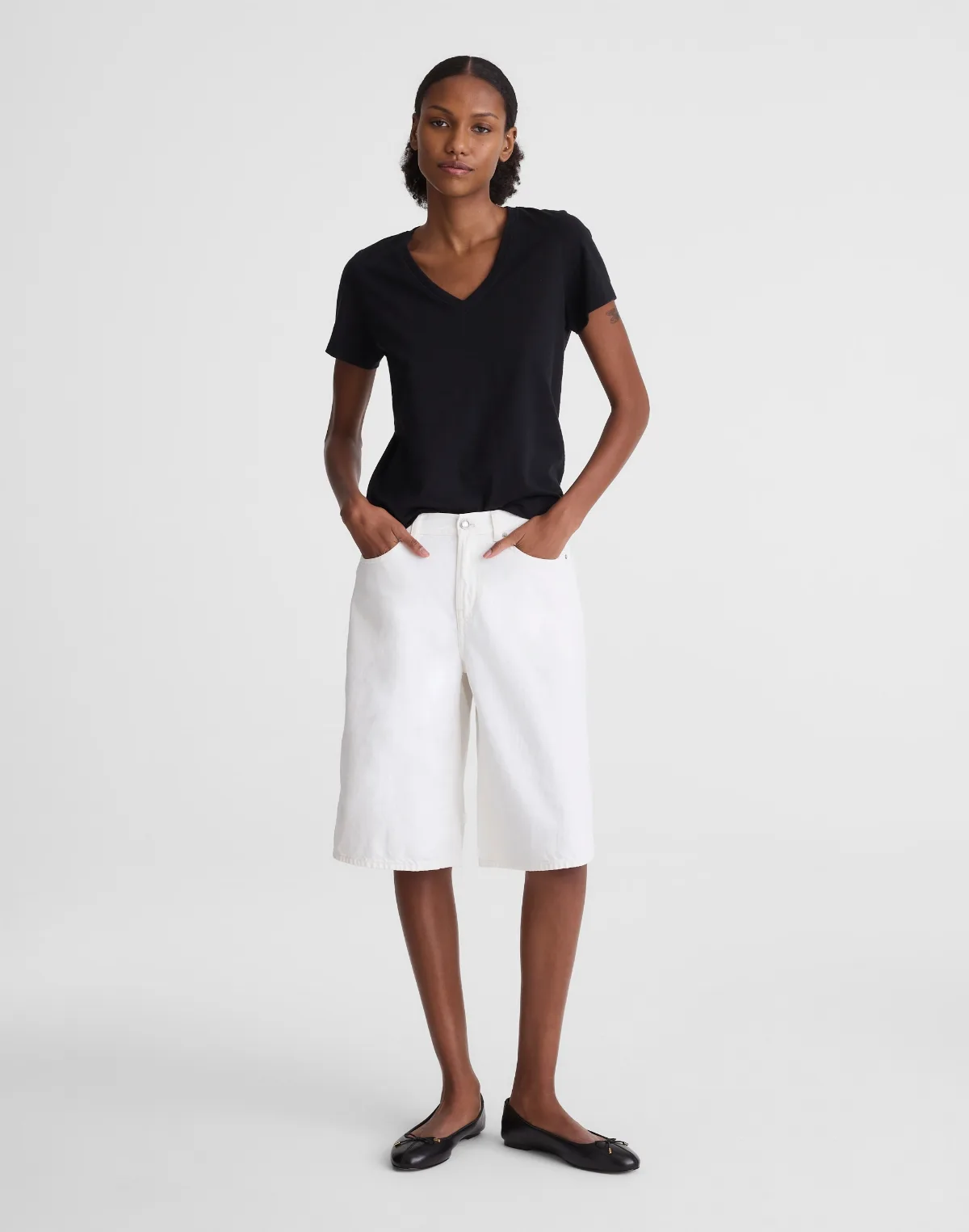 The V-Waist Bermuda Short by MW