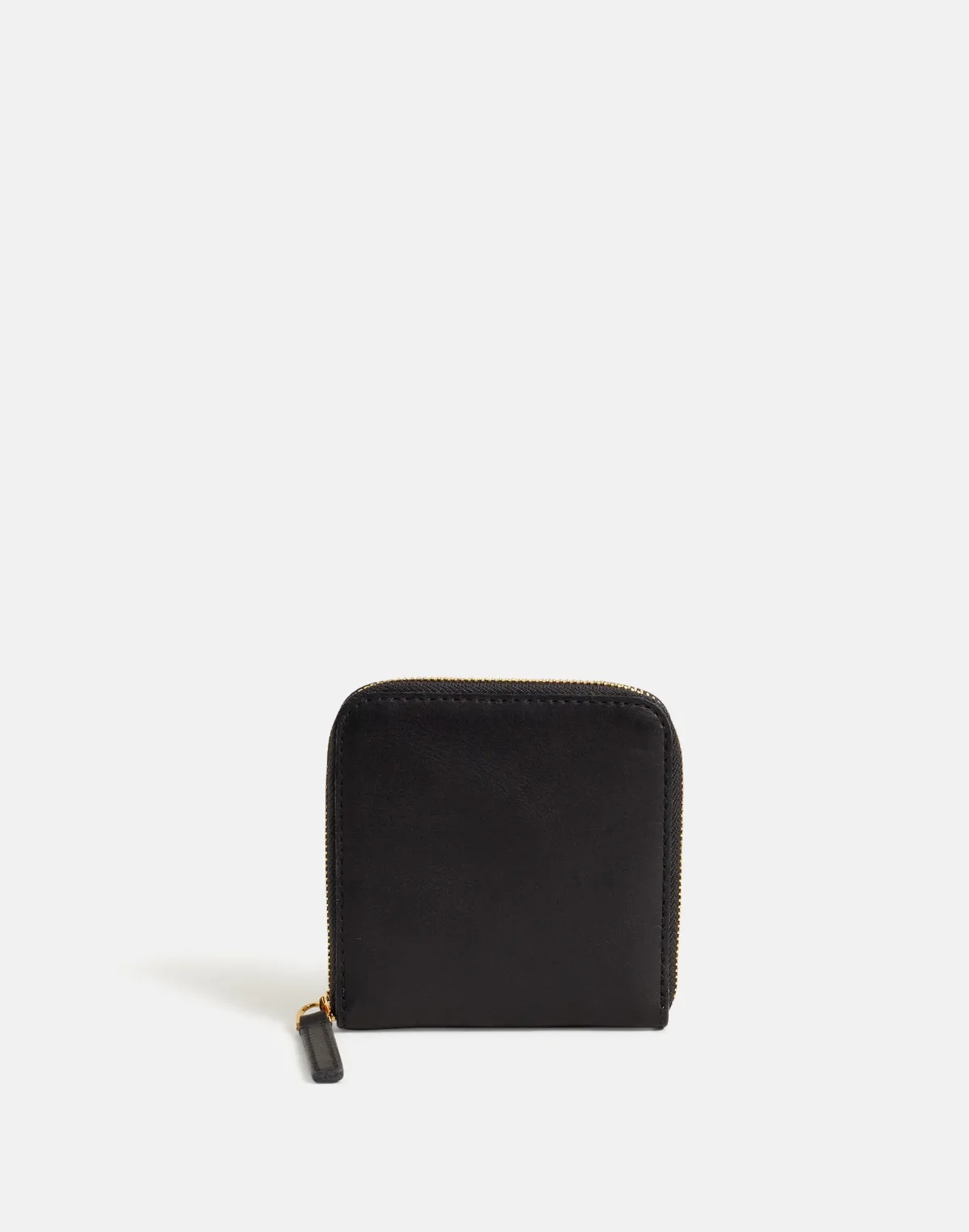 The Essential Zip Wallet in Leather