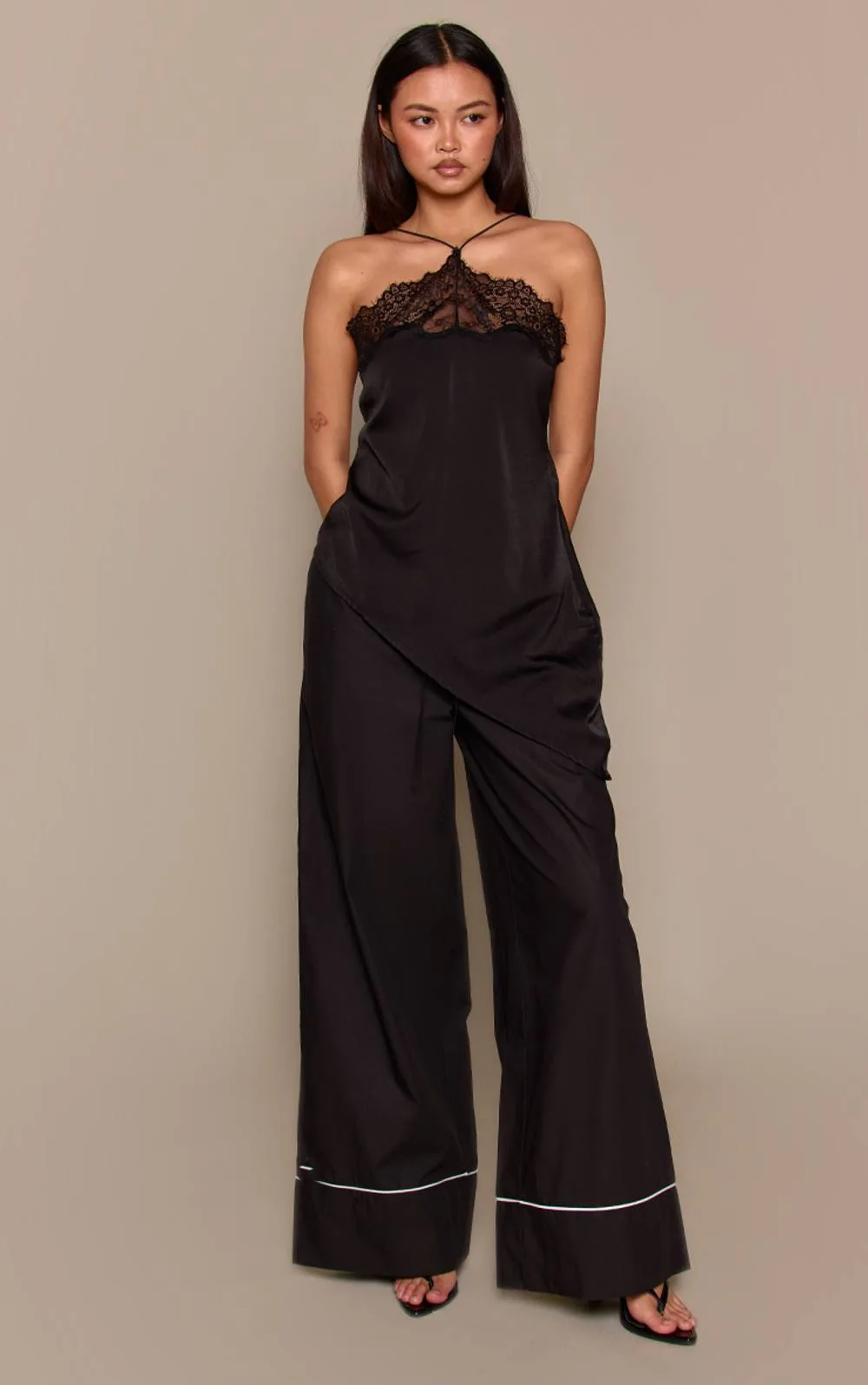 Contrast Piping Detail Wide Leg Trousers by PrettyLittleThing