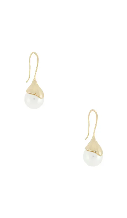 Tulip Pearl Earring