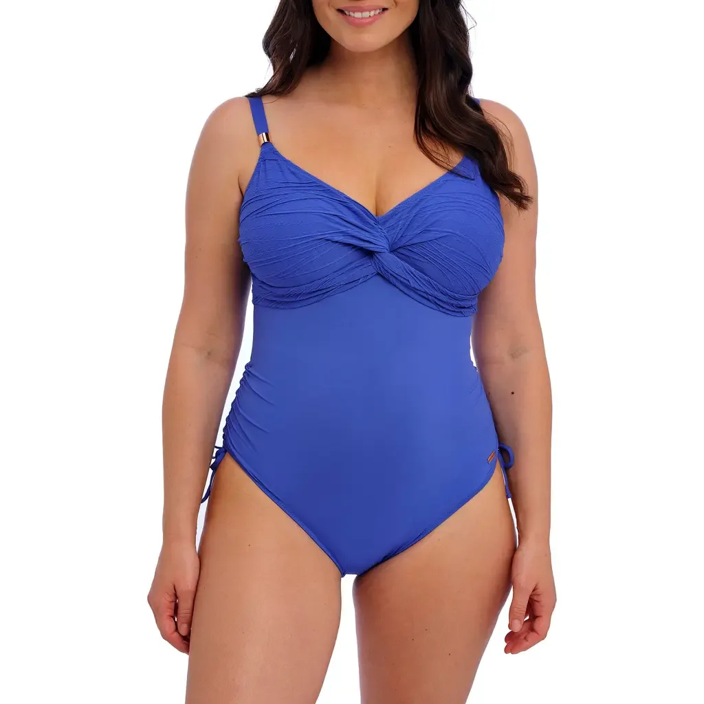 Beach Waves Twist Front Underwire Jacquard One-Piece Swimsuit