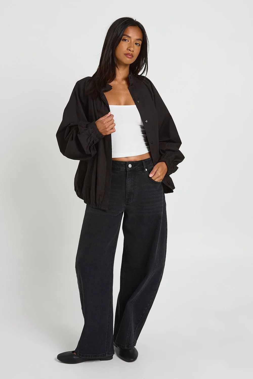 The Petite Mid Waist Barrel Jean in Washed Black - Size: 12 - Denim/Elastane/Polyurethane by boohoo