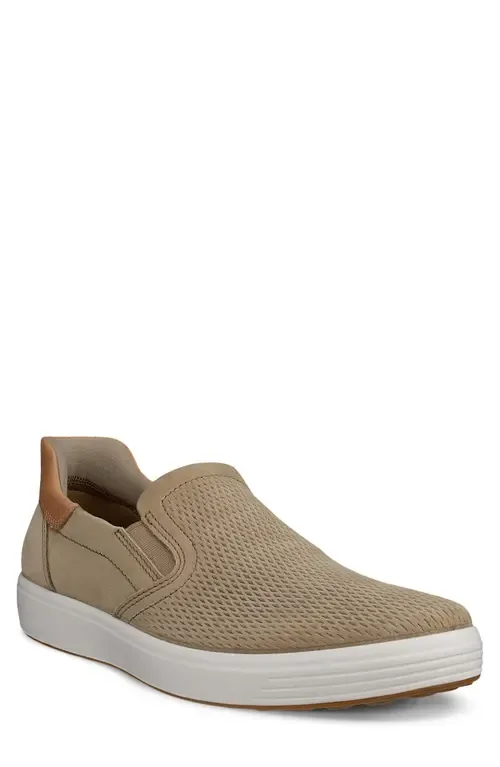 Soft 7 Slip-On Sneaker