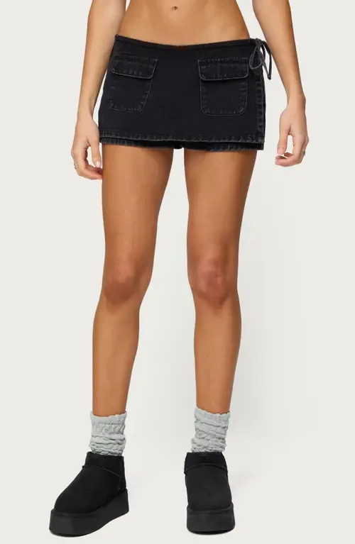 Giselle Wrap Low Rise Denim Miniskort by EDIKTED
