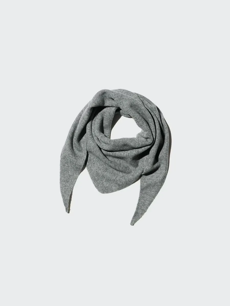 Souffle Yarn Triangle Scarf by UNIQLO