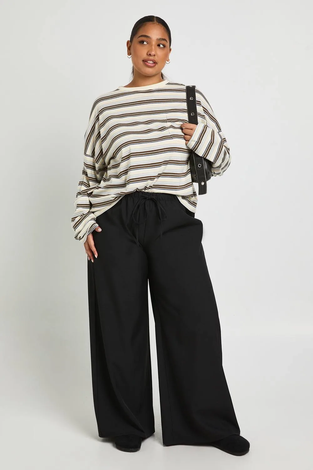 Woven Elasticated Waist Drawstring Wide Leg Trouser by boohoo