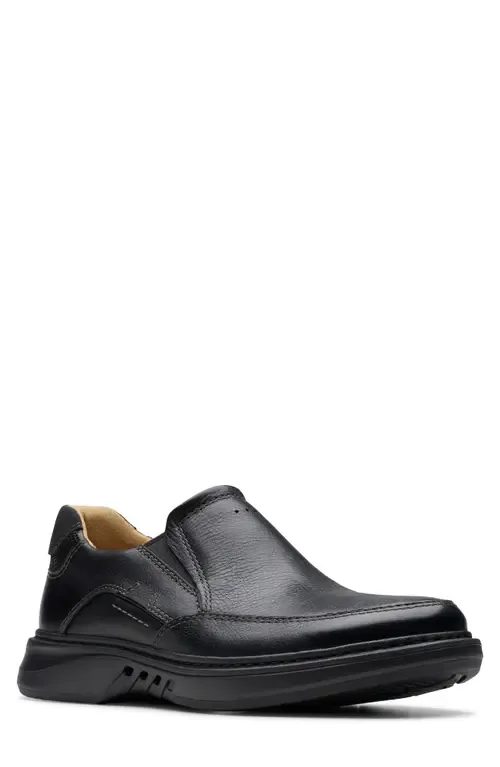Un Briley Step Loafer in Black Leather