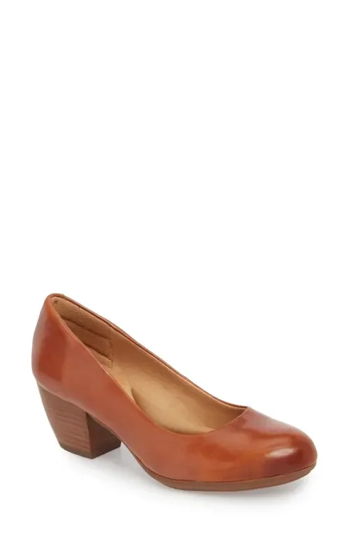 Amora Pump in Black Leather